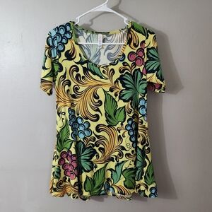 LuLaRoe Perfect Tee XXS Grapes Print Wine Scoop Neck Yellow Green Eclectic Fun
